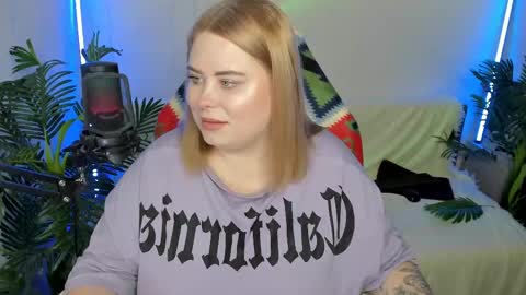 Snapshot of lina_linx chatting on February 9, 10:11 pm lina_linx online show from February 9, 10:11 pm