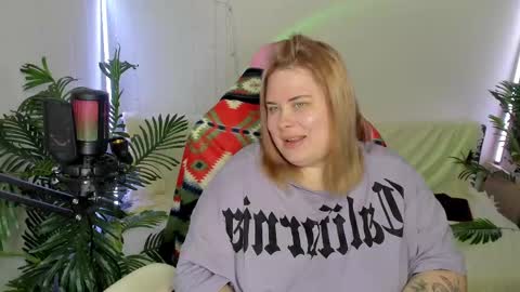 Snapshot of lina_linx chatting on February 10, 8:31 pm lina_linx online show from February 10, 8:31 pm
