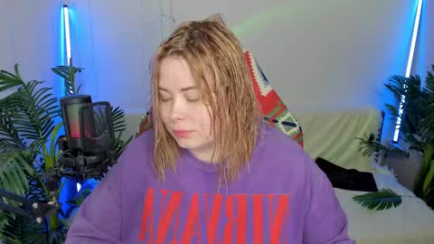 Snapshot of lina_linx chatting on February 14, 8:21 am lina_linx online show from February 14, 8:21 am