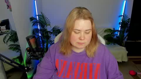 Snapshot of lina_linx chatting on February 19, 7:16 pm lina_linx online show from February 19, 7:16 pm