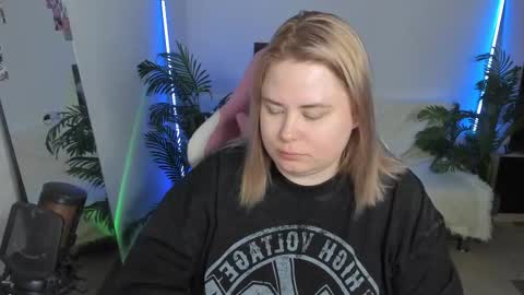 Snapshot of lina_linx chatting on March 1, 8:53 pm lina_linx online show from March 1, 8:53 pm