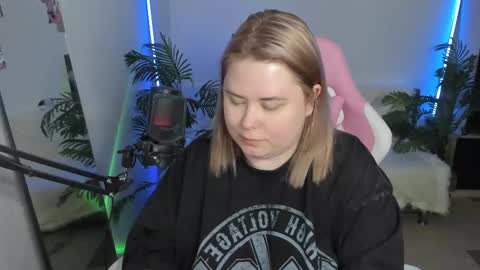 Snapshot of lina_linx chatting on March 2, 12:09 am lina_linx online show from March 2, 12:09 am