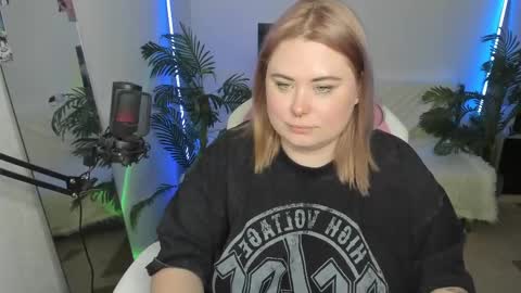 Snapshot of lina_linx chatting on March 2, 7:34 pm lina_linx online show from March 2, 7:34 pm