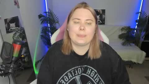 Snapshot of lina_linx chatting on March 4, 6:50 pm lina_linx online show from March 4, 6:50 pm
