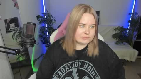 Snapshot of lina_linx chatting on March 4, 9:54 pm lina_linx online show from March 4, 9:54 pm