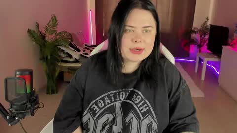 Snapshot of lina_linx chatting on September 19, 7:10 am lina_linx online show from September 19, 7:10 am