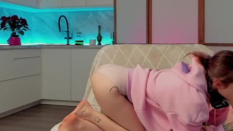 Snapshot of lina_n_kitty chatting on December 4, 12:14 pm Lina - online show from December 4, 12:14 pm