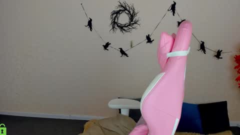 Snapshot of lina_reeds chatting on November 4, 8:57 am LINA online show from November 4, 8:57 am