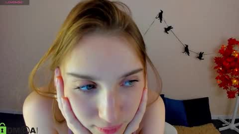 Snapshot of lina_reeds chatting on November 5, 12:43 am LINA online show from November 5, 12:43 am