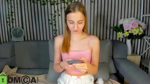 Snapshot of lina_reeds chatting on November 12, 8:04 am LINA online show from November 12, 8:04 am