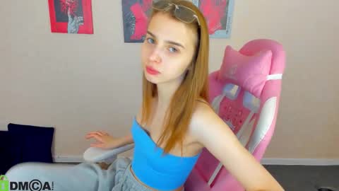 Snapshot of lina_reeds chatting on November 29, 1:19 am LINA online show from November 29, 1:19 am