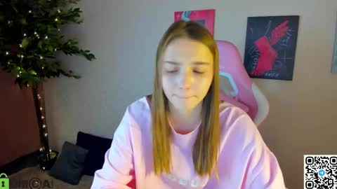 Snapshot of lina_reeds chatting on December 15, 1:10 am LINA online show from December 15, 1:10 am