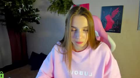 Snapshot of lina_reeds chatting on December 20, 1:02 am LINA online show from December 20, 1:02 am