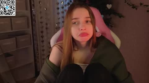 Snapshot of lina_reeds chatting on March 6, 1:24 am LINA online show from March 6, 1:24 am