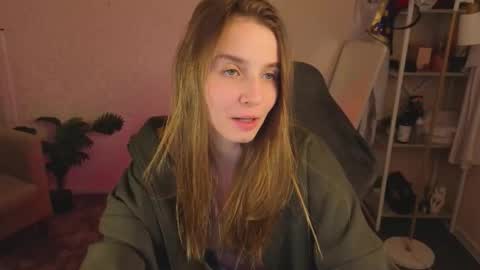 Snapshot of lina_reeds chatting on March 27, 1:11 am LINA online show from March 27, 1:11 am