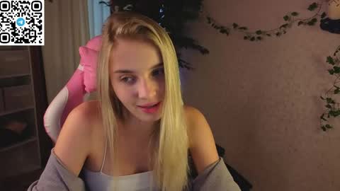 Snapshot of lina_reeds chatting on April 6, 1:14 am LINA online show from April 6, 1:14 am