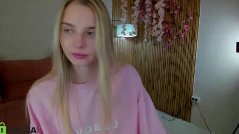 LINA online show from May 19, 1:11 am