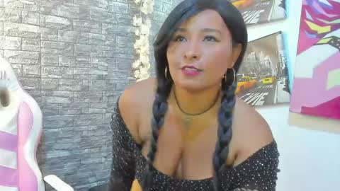 LINA SANCHEZ online show from May 5, 8:06 pm