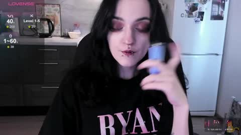 Lina 3  1715622743 online show from March 24, 7:46 am