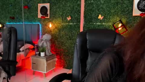 Lina  online show from May 6, 11:48 am