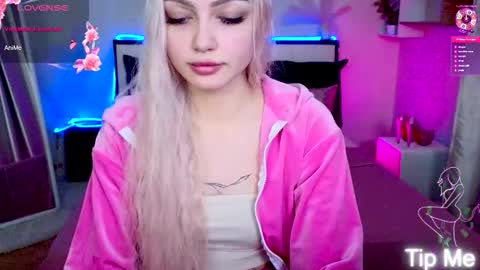 I am Lina online show from January 17, 2:22 pm