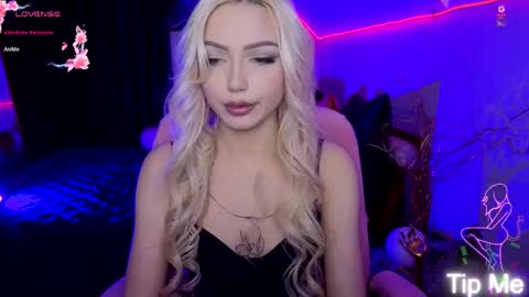 I am Lina online show from January 31, 7:45 pm