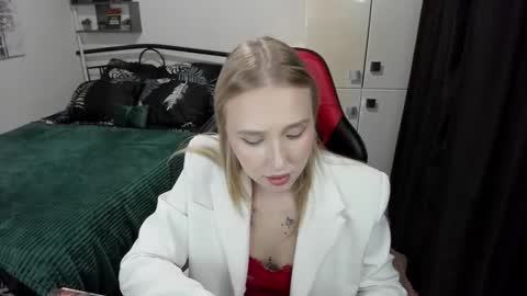 Lina online show from September 8, 9:58 pm