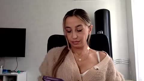 Snapshot of linavora chatting on November 21, 11:20 am linavora online show from November 21, 11:20 am