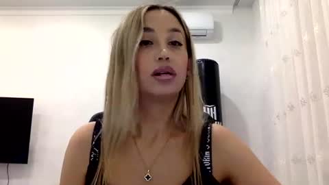 Snapshot of linavora chatting on November 22, 7:46 pm linavora online show from November 22, 7:46 pm