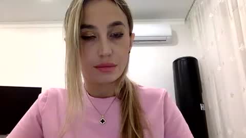 Snapshot of linavora chatting on December 2, 2:01 pm linavora online show from December 2, 2:01 pm