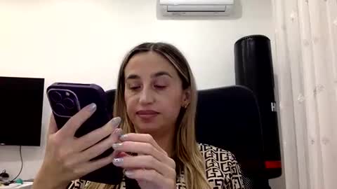 Snapshot of linavora chatting on December 13, 8:14 pm linavora online show from December 13, 8:14 pm