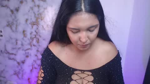 lincy_honeyy online show from May 8, 4:23 pm