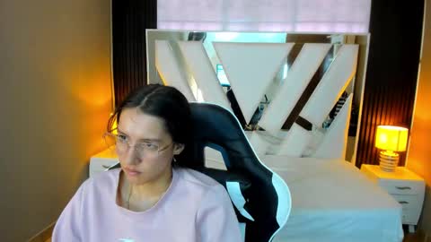  Linda  online show from November 9, 1:09 pm