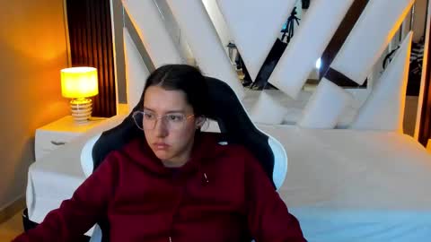  Linda  online show from November 30, 1:15 pm