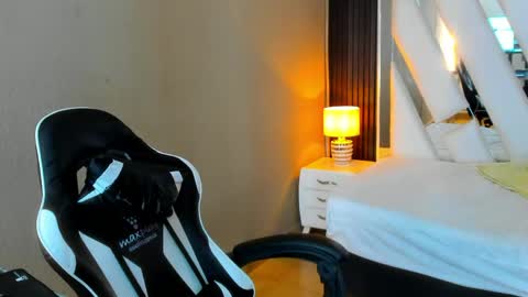  Linda  online show from May 10, 2:22 pm