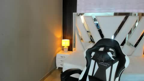  Linda  online show from May 17, 1:29 pm