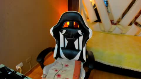  Linda  online show from May 20, 6:36 pm