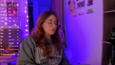 Giggles  online show from October 1, 3:01 am