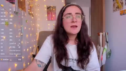 Giggles  online show from November 7, 9:26 pm