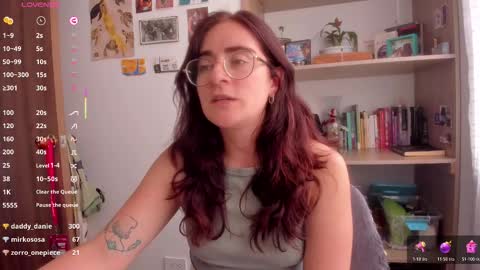 Giggles  online show from January 5, 5:27 pm