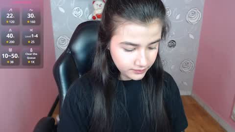 Linda  online show from December 3, 3:11 pm