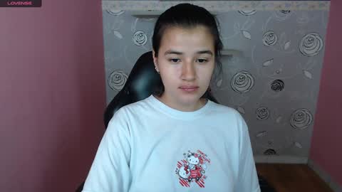 Linda  online show from December 9, 3:44 pm