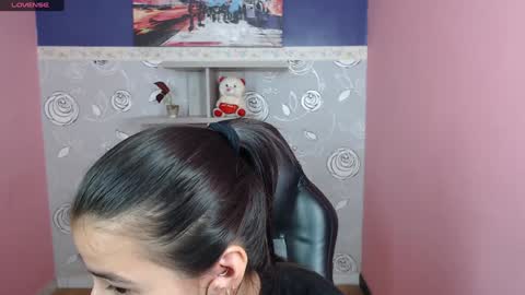 Linda  online show from December 11, 1:06 pm