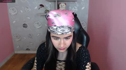 Linda  online show from December 12, 5:37 pm