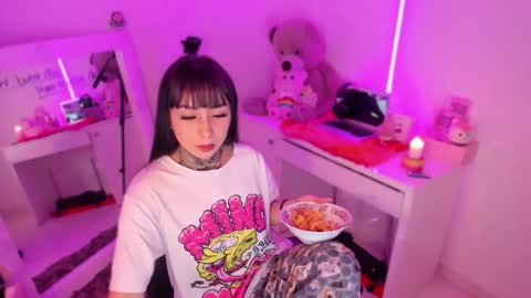 Lindaa maria  online show from November 4, 5:17 am