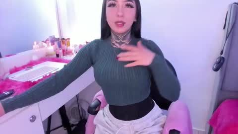 Lindaa maria  online show from December 4, 1:48 am