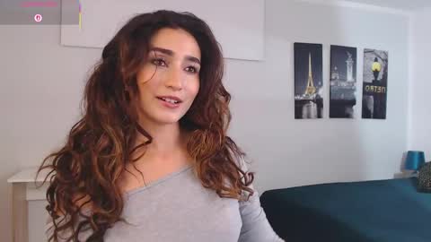 Maria Paula online show from April 25, 12:19 pm