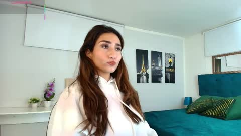 Maria Paula online show from May 5, 12:02 pm