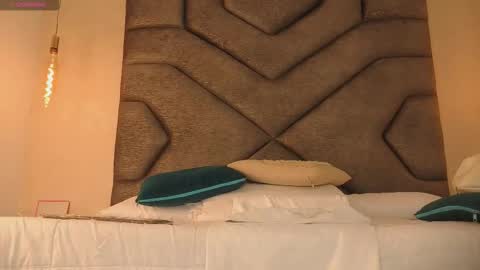 Snapshot of linda_saenz1 chatting on October 18, 11:33 am Linda Saenz online show from October 18, 11:33 am