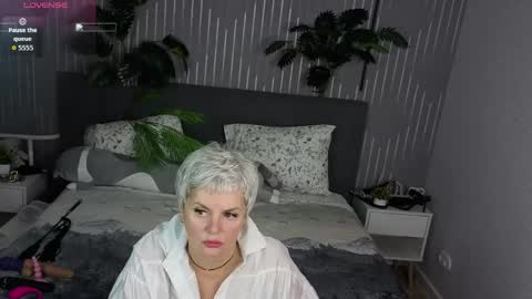 Linda Zefir online show from April 26, 1:14 am